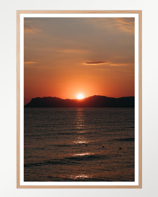 Amber horizon: Sunset serenity