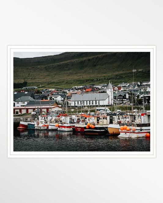 Harbor life: Nestled by the mountains